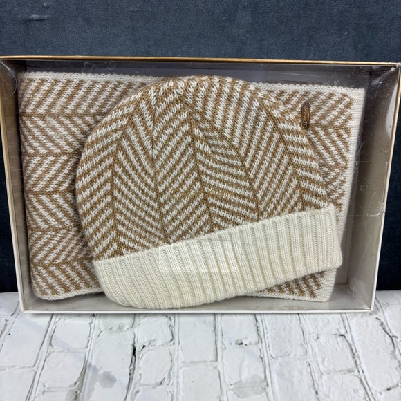 NWT Calvin Klein Gold and White Knit Hat and Scarf OS - Picture 2 of 5